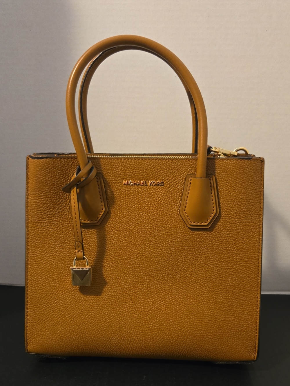 Michael Kors Brown Pebble Leather Purse  Handbag. Shoulder Strap And Handles